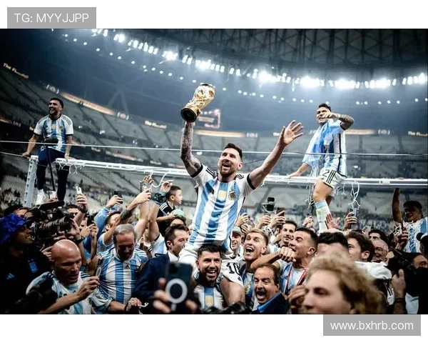 足球明星海报杂志图片展示足球魅力与偶像风采的完美结合 足球明星海报杂志图片展示足球魅力与偶像风采的完美结合