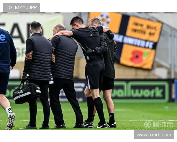 足球明星与裁判的冲突瞬间回顾盘点那些令人震惊的踢裁判事件