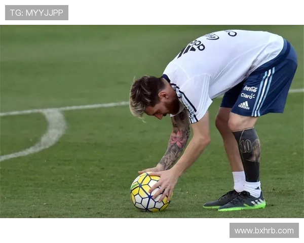 足球明星小腿上的纹身故事揭示了他们的个性与信仰背后的深意