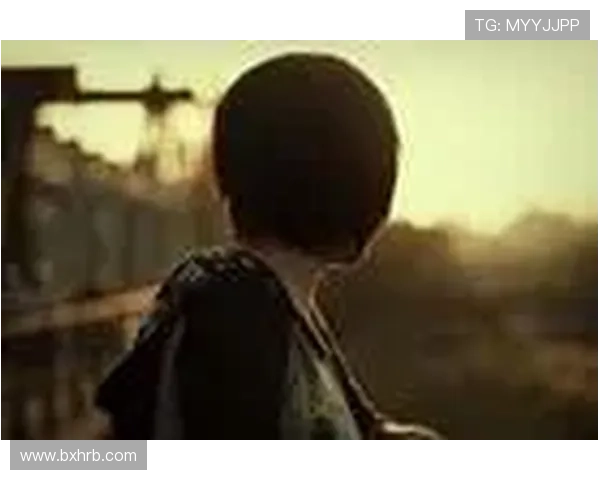 高冷足球明星的背影与头像展现独特魅力与风采 高冷足球明星的背影与头像展现独特魅力与风采